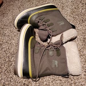 Sorel women's snow boots size 9